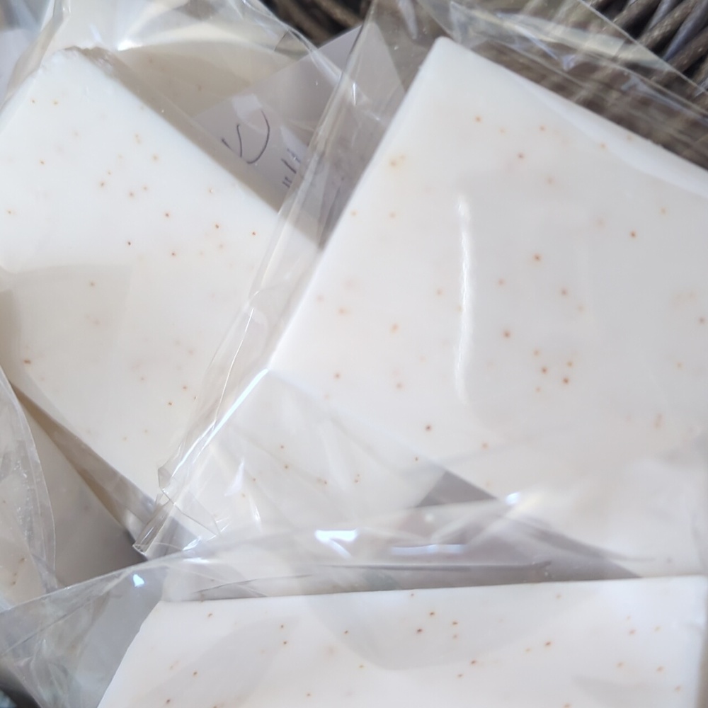 Goat Milk  Vanilla Bean Exfoliating Bar - Picture 2 of 4